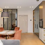 1 Bedroom Next To Gediminas Avenue By Reside Baltic * Vilnius