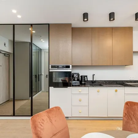 1 Bedroom Next To Gediminas Avenue By Reside Baltic Vilnius
