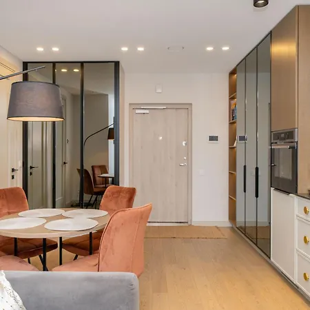 1 Bedroom Next To Gediminas Avenue By Reside Baltic * Vilnius